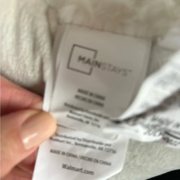 Faux fur pillow. - Picture 5 of 5